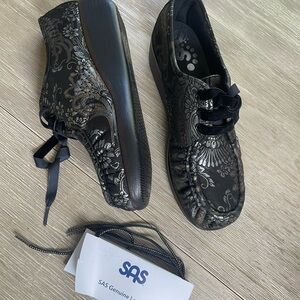 SAS Women's Black and Gold Patterned Loafers